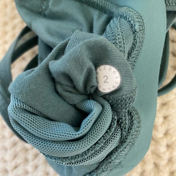 Lululemon sport bra. Size 2 - Picture 5 of 5